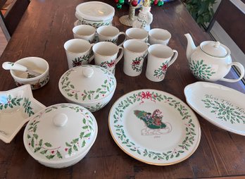 COLLECTION OF LENOX 'HOLIDAY CHRISTMAS SERVING & ASSORTED PIECES - DECK THE HALLS, MUGS, PLATTERS- 17 PIECES