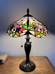 (BR2) MATCHING PAIR OF DALE TIFFANY STAINED GLASS TABLE LAMPS - FLOWERS ON WHITE GLASS - 16' BY 24'