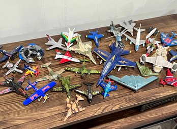 (B-6) BIG LOT OF 30 VINTAGE AIRPLANES - WAR PLANES, FIGHTER JETS,  - SEE PICS FOR DETAILS