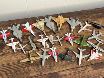 (B-8) BIG LOT OF 23 VINTAGE AIRPLANES - WAR PLANES, FIGHTER JETS,  - SEE PICS FOR DETAILS