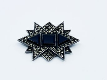 (J-13) VINTAGE STERLING SILVER/ONYX/MARCASITE PIN-9.7 DWT