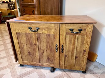 (BA) OAK SEWING / CRAFTING CABINET WITH PULL UP TABLE & WORKING SINGER SEWING MACHINE PLUS CONTENTS -50' BY 20