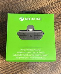(B-11) XBOX ONE STEREO HEADSET ADAPTER - NEW IN BOX