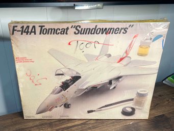 (B-12) F-14A TOMCAT 'SUNDOWNERS' 1/48TH SCALE MODEL KIT - FUJIMI, TESTORS - NEVER OPENED IN BOX