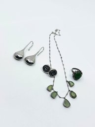 (J-19) BEAUTIFUL ROMAN GLASS NECKLACE, STERLING & GREEN CHALCEDONY RING & 2 PAIR STERLING SILVER EARRINGS-19.2