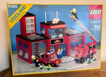 (Z-204) VINTAGE LEGO FIRE HOUSE, LEGOLAND #6385 IN BOX - PLAYED & PUT BACK IN BOX -SEE PICS FOR BEST INFO