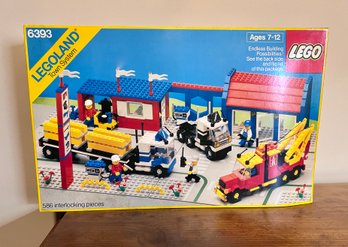 (Z-205) VINTAGE LEGO BIG RIG TRUCK STOP , LEGOLAND #6393 IN BOX & THREE TRUCKS -SEE PICS FOR BEST INFO