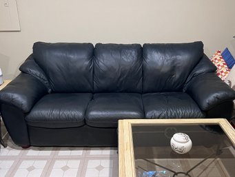 BLACK LEATHER THREE SEAT SOFA IN VERY GOOD CONDITION - 86' WIDE BY 42 HIGH