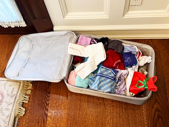(A46) LOADED AMERICAN GIRL ZIPPERED SUITCASE FILLED WITH DOLL CLOTHES, ACCESSORIES & SHOES #2