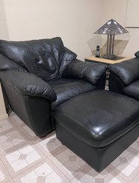 BLACK LEATHER CHAIR & OTTOMAN IN VERY GOOD CONDITION - 42' WIDE BY 42 HIGH OTTOMAN: 23' BY 26'