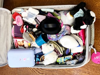 (A47) LOADED AMERICAN GIRL ZIPPERED SUITCASE FILLED WITH DOLL CLOTHES, ACCESSORIES & SHOES