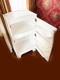 (A54) WHITE DOLL TOY REFRIGERATOR APPROX. 35' X 19' X 15'