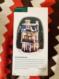 (Z-17) VINTAGE DEPT. 56 '' DICKENS VILLAGE SERIES-'TEAMAN & CRUPP CHINA SHOP'-ORIGINAL BOX