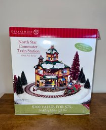 (ZZ-117) DEPT. 56 'NORTH STAR COMMUTER TRAIN STATION' NORTH POLE SERIES - NEW IN SEALED BOX
