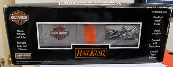 (K) RAIL KING BY M.T.H. ELECTRIC TRAINS 'HARLEY DAVIDSON 40' WINDOW BOX CAR W 2003 /V ROD' #30-74199-NEW W/BOX