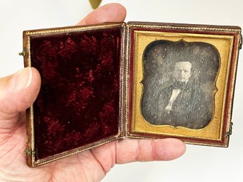 (A-42) ANTIQUE LEATHER CLASPED PHOTO FRAME / CASE WITH DAGUERREOTYPE PHOTO