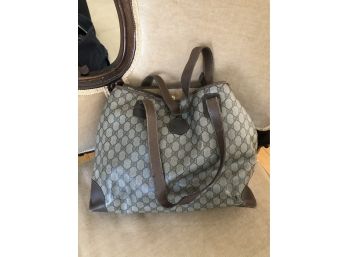 C-18 AUTHENTIC VINTAGE GUCCI BAG WITH DAMAGE- SEE PHOTOS - 17' BY 12'