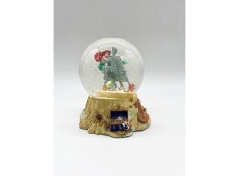 D-32- DISNEY MUSICAL SNOW GLOBE -LITTLE MERMAID ARIEL WITH STONE ERIC- PLAYS 'PART OF YOUR WORLD'- 7'