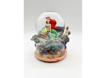 D-17- DISNEY MUSICAL SNOW GLOBE - 'THE LITTLE MERMAID'  - PLAYS 'UNDER THE SEA'- WITH FLOUNDER & SEBASTIAN -7'