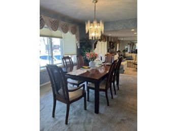 VINTAGE SOLID WOOD DINING TABLE WITH SIX CHAIRS & TWO LEAVES - 70' BY 45' WITH ONE LEAF , 18' LEAVES