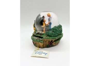 D-57- DISNEY SNOW GLOBE - POCAHONTAS & JOHN  - 7'