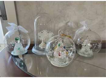 A-25- LOT OF FIVE GLASS CHRISTMAS TABLE ORNAMENTS - 5'