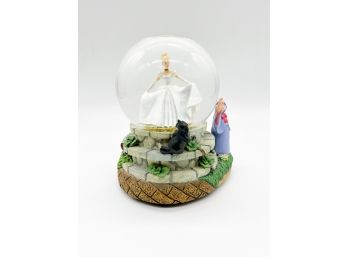 D-52- DISNEY MUSICAL SNOW GLOBE - CINDERELLA & FAIRY GOD MOTHER - MISSING PIECE OF HAND-  7'