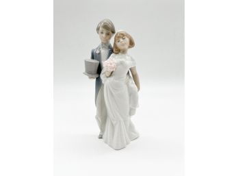 A-12- LLADRO FIGURINE - SASSY BRIDE & GROOM WITH TOP HAT - 8' - PERFECT