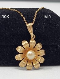 10K Yellow Gold Flower Necklace With Pearl Setting  16' 2.4g