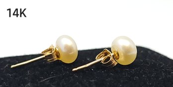 14KT Yellow Gold Pearl Stud Earrings