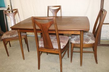 Oak Mid Century Modern Dining Table W/ Two 20' Draw Leaves & 4 Matching Upholstered Seat Chairs  (11)