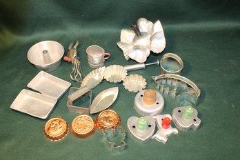 Vintage Cookie Cutters, Molds & More  (153)