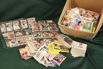 Huge Box Of Sports Cards - Football, Basketball, Baseball, Hockey  (273)