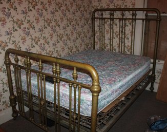 Antique Double Size Brass Bed Complete With Springs, 54x75'   (276)