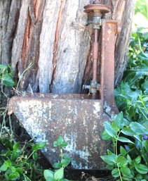 Old Cast Iron Bucket & Pump   (293)
