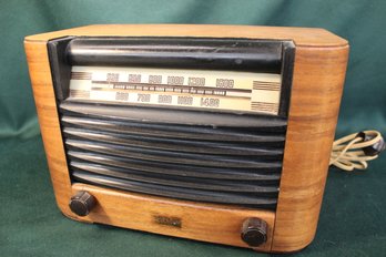 Antique Philco Radio Model PT-12, Working, 12'X 7'x 8'    (309)