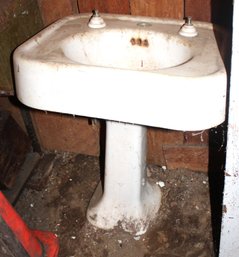 Antique White Porcelain Pedestal Sink, 32'H  (320)