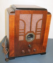 Antique Western Air Patrol Multi Band Radio, 16'x 10'x 20'H  (331)