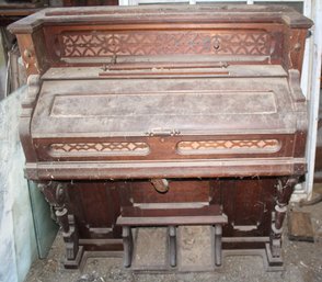 Antique Hiller Regan Co. Oak Pump Organ.  Bellows Do Push Air But Will Not Hold Pressure.  (331)
