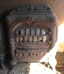 Antique Cast Iron Wood Stove W/ Isinglass Door, Ornate Casting, 34'H  (336)