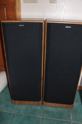 Pair Of Sony Stereo Speakers In Oak Cabinets, Model SS-U501  (341)
