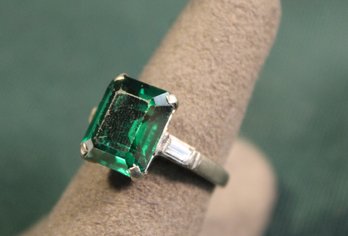 10k White Gold Finger Ring , (Lab Grown Emerald ?) W/ Diamond Baguettes, Size 6.5  (355)