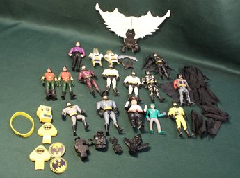 Vintage Group Of Batman Action Figures & Accessories  (367)