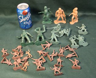 Vintage Group Of Assorted Toy Soldiers  (383)