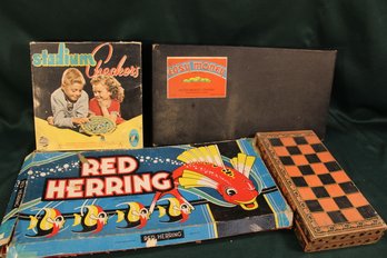 4 Vintage Board Games - 1945 Red Herring, 1952 Stadium Checkers, 1935 Easy Money, Checkers  (38)