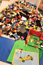 Huge Tub Full Of Lots Of Legos   (46)
