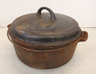 Antique Unmarked Lidded Cast Iron Dutch Oven, #8  (86)