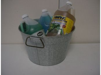 Three Bottles Windshield Washer Fluid In Bucket  (108)