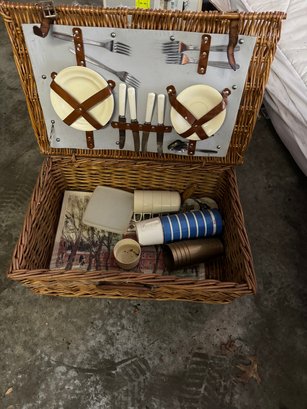 Vintage Picnic Basket Set