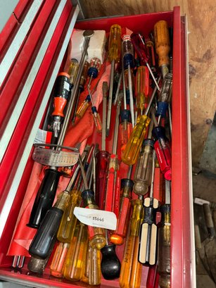 Large Lot Of Screwdrivers & Hand Tools  (15646)